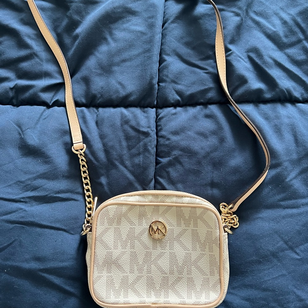Cross body bag. Great condition. Used on very few occasions.